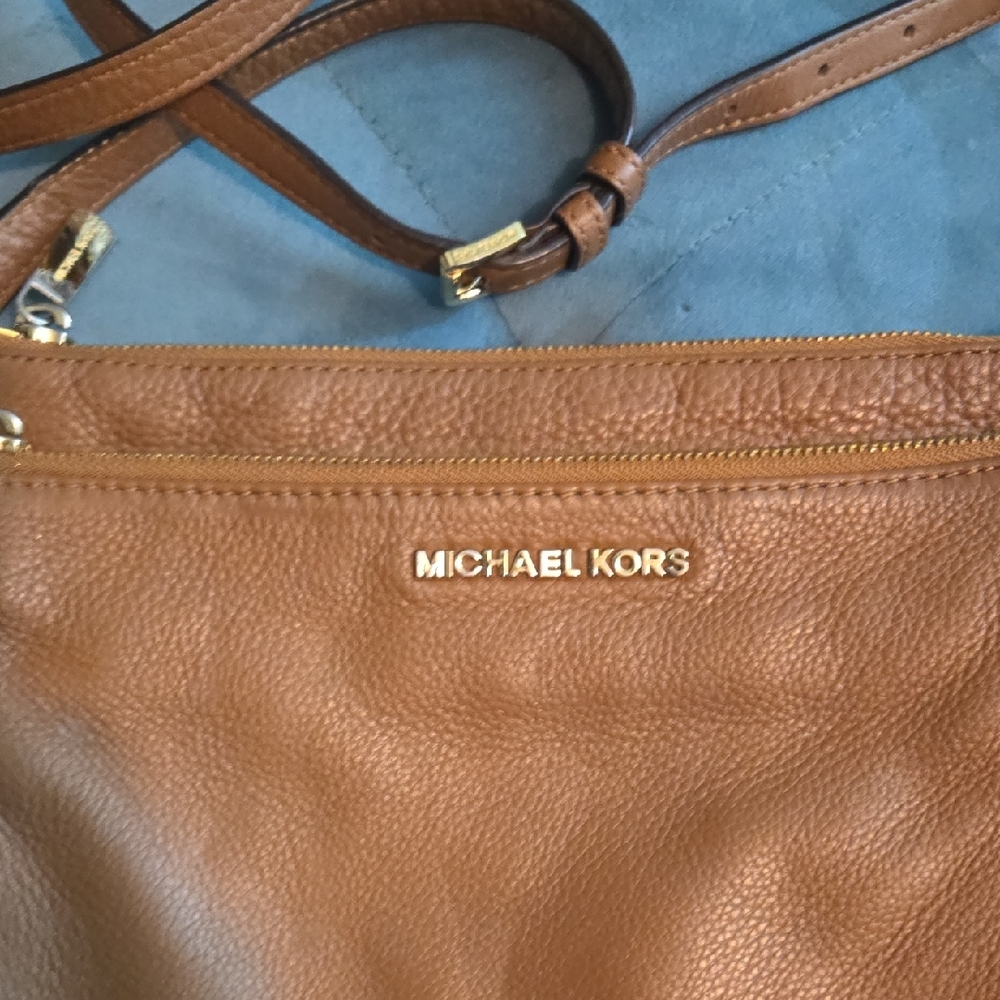Michael Kors Tan Leather Shoulder Bag - Picture 3 of 8